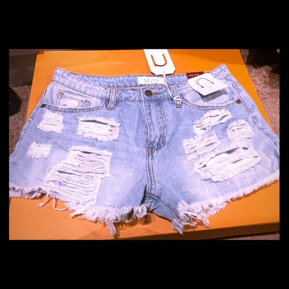 New with tags size medium Destroyed denim shorts - Picture 1 of 6